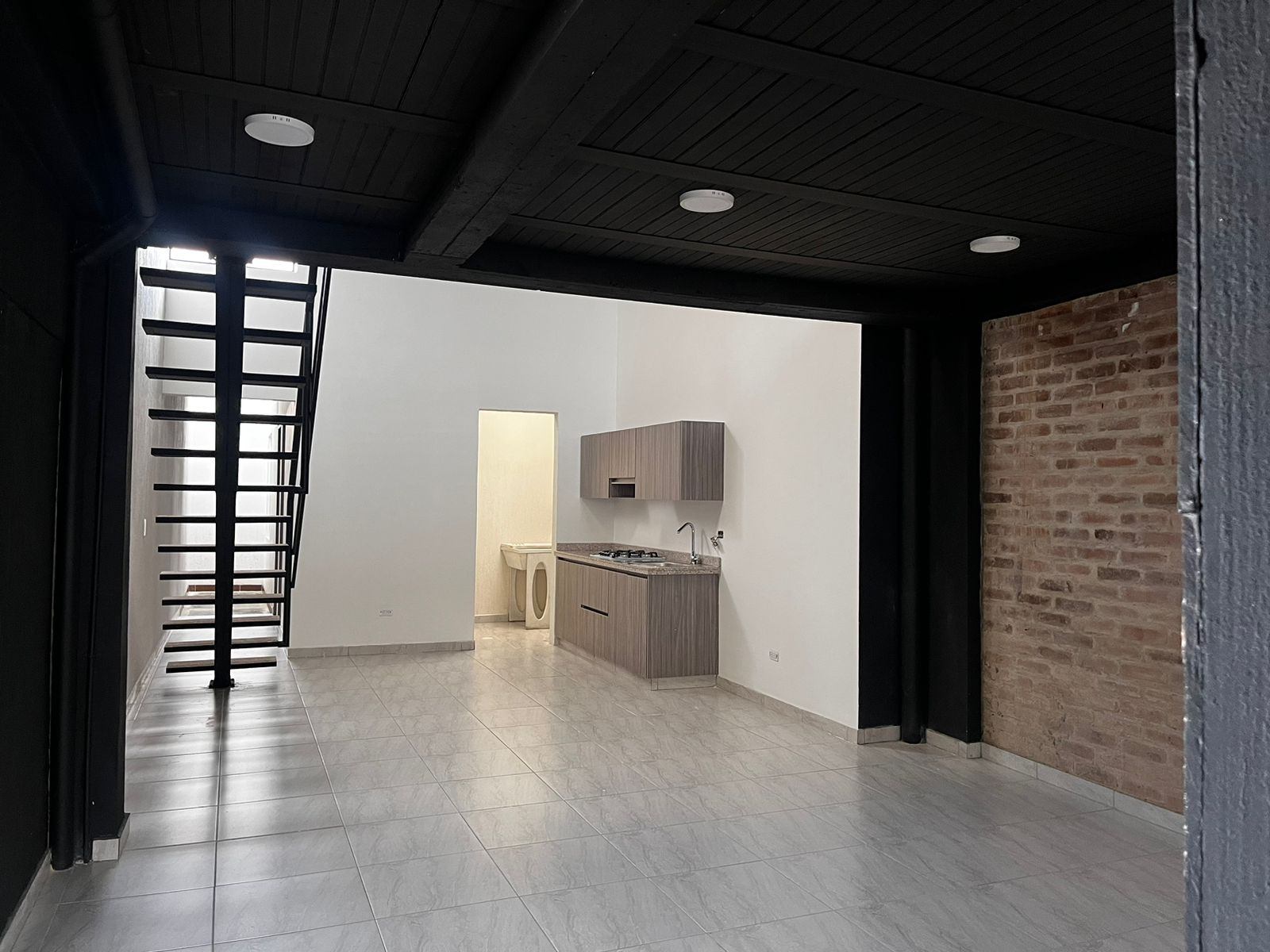 Locales en Arriendo, Ricaurte Bogotá - LOAR345